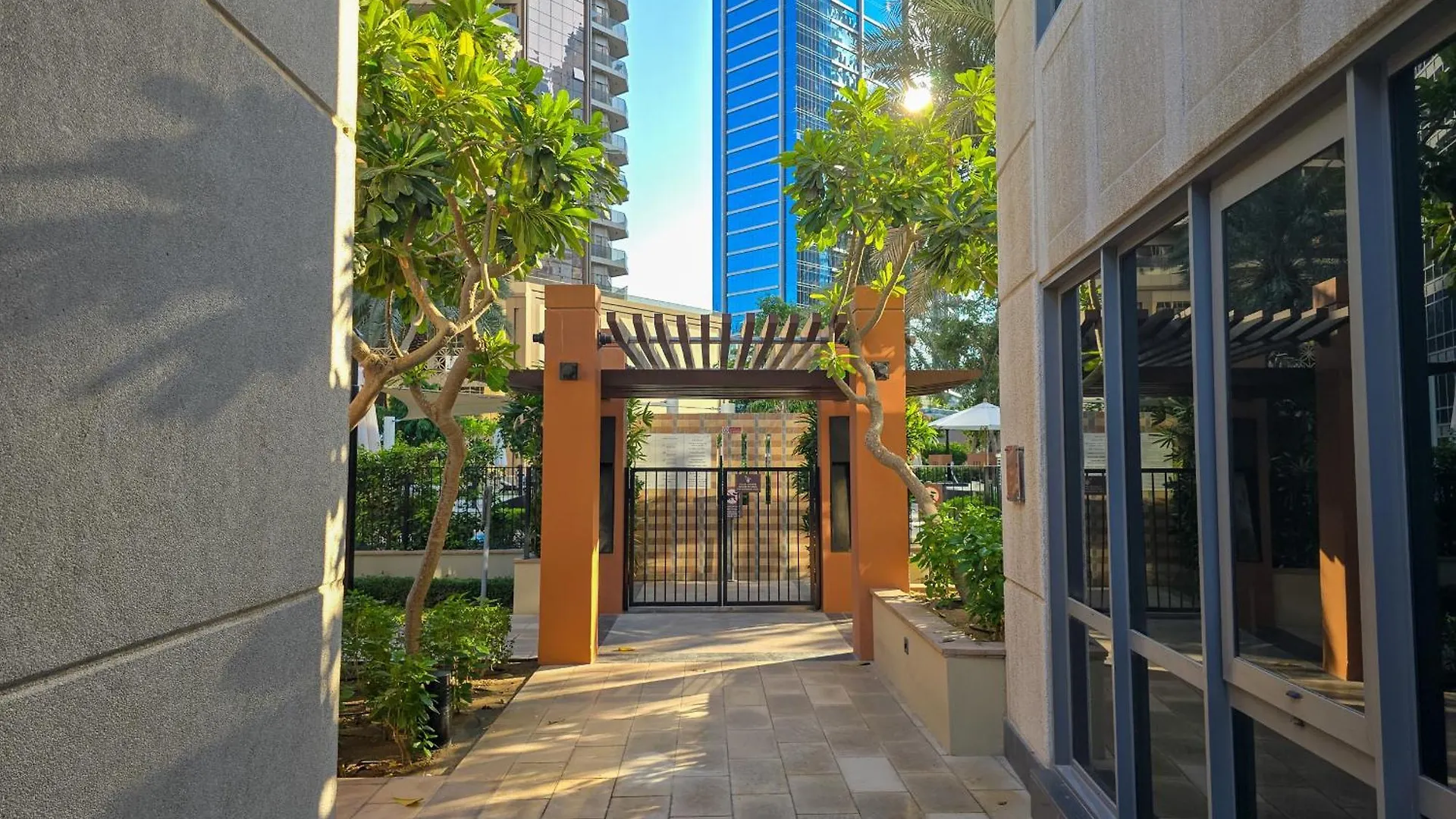 Easygo- Amazing 1Bdr With View South Ridge- Downtown Apartment Dubai