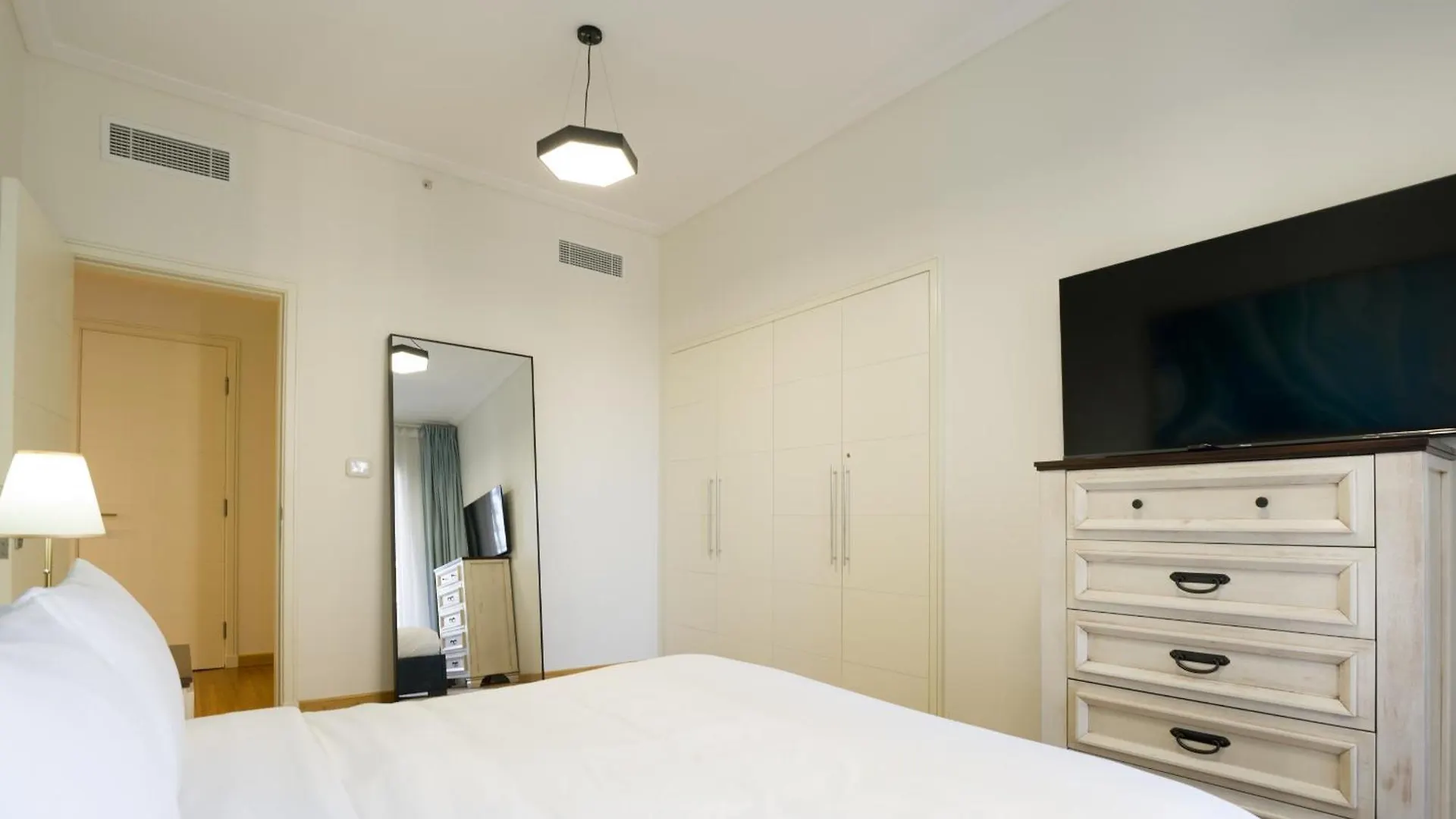 Easygo- Amazing 1Bdr With View South Ridge- Downtown Apartment Dubai